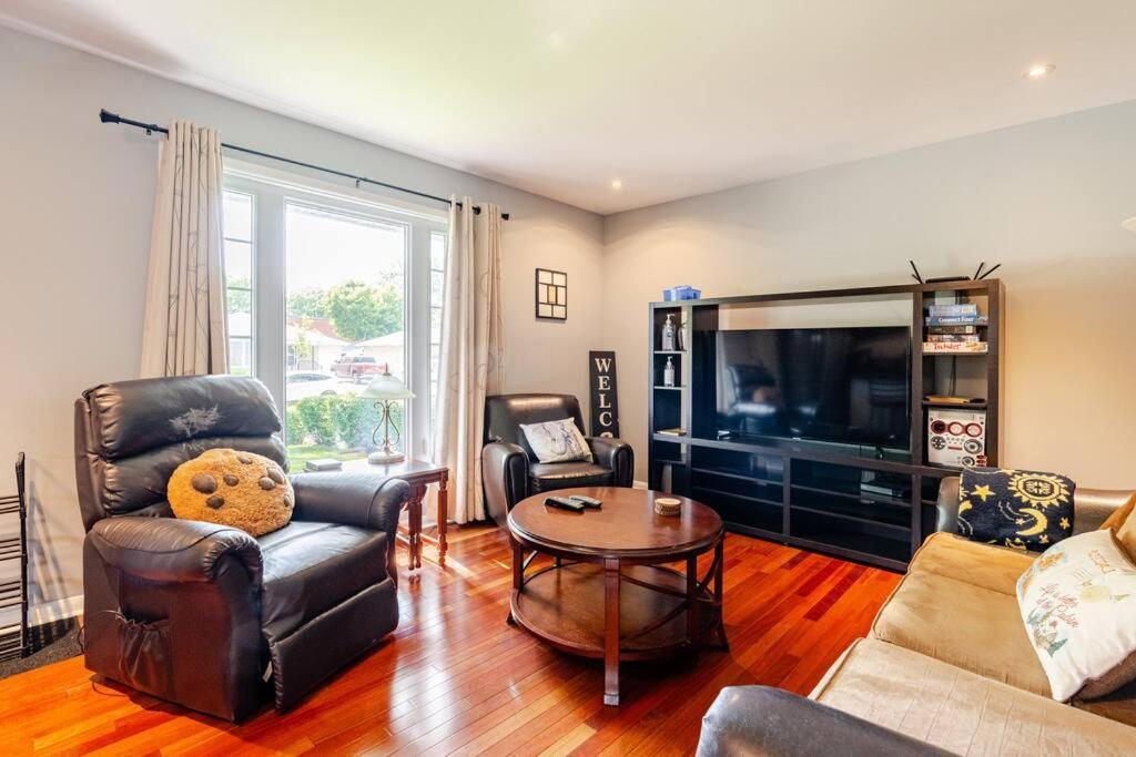 Full House - 5 Bed, 2 Bath Holiday home Windsor