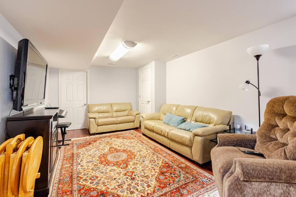 Full House - 5 Bed, 2 Bath Holiday home Windsor