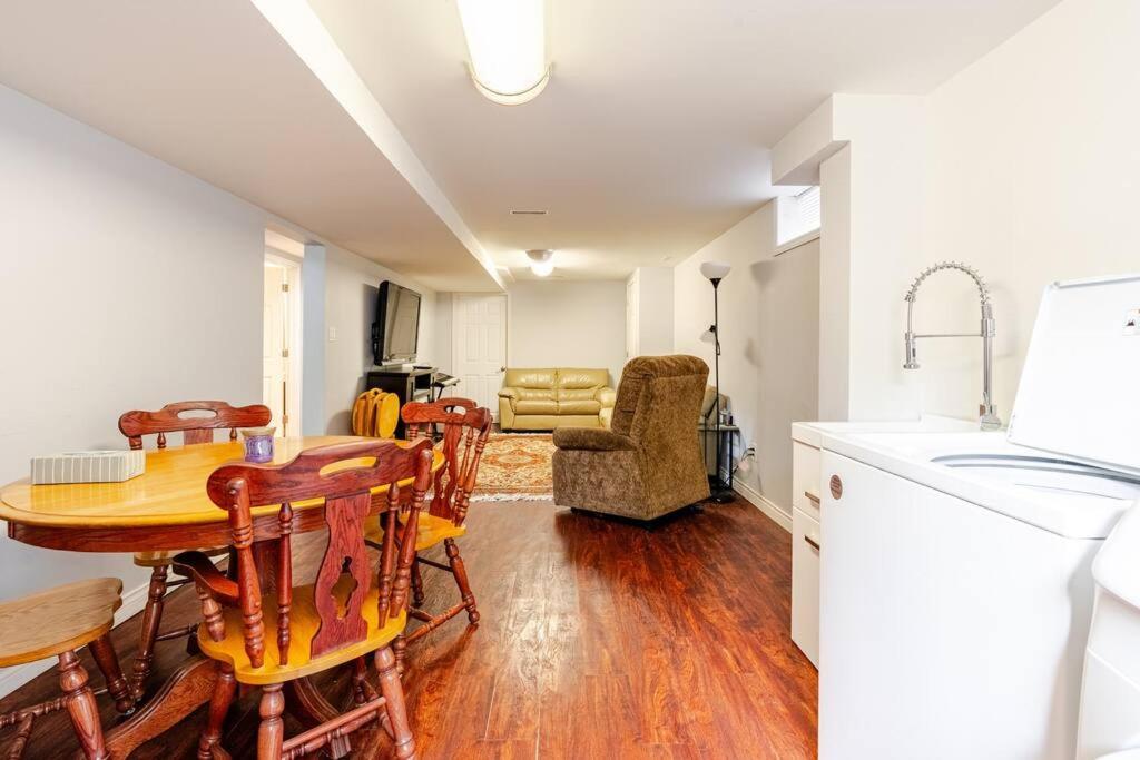 Full House - 5 Bed, 2 Bath * Windsor